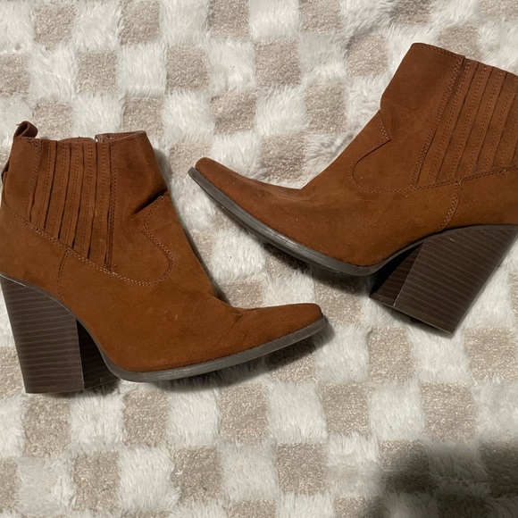 ARULA Chestnut Western Style Ankle Booties - Picture 1 of 5